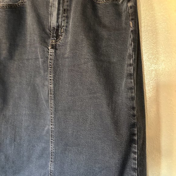 Universal Thread | Dark wash denim skirt - Picture 3 of 5